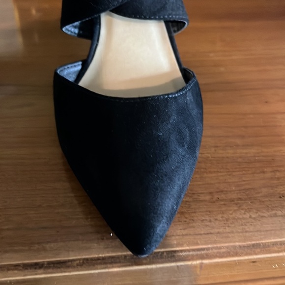 8.  Chinese Laundry Micro Suede Heels in Black, Size 9M - Picture 5 of 16